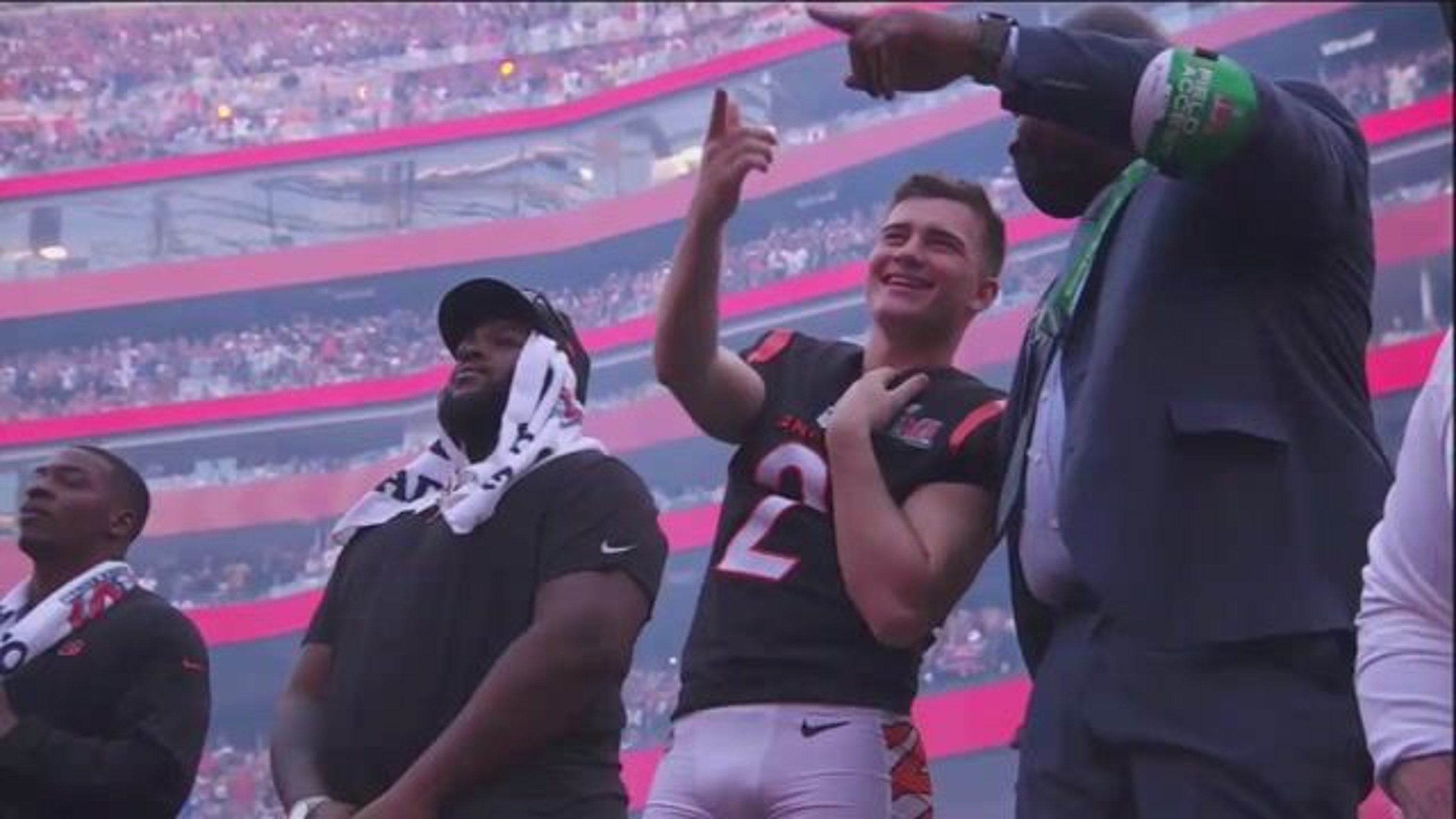 WATCH: Evan McPherson enjoys Super Bowl halftime show on sideline